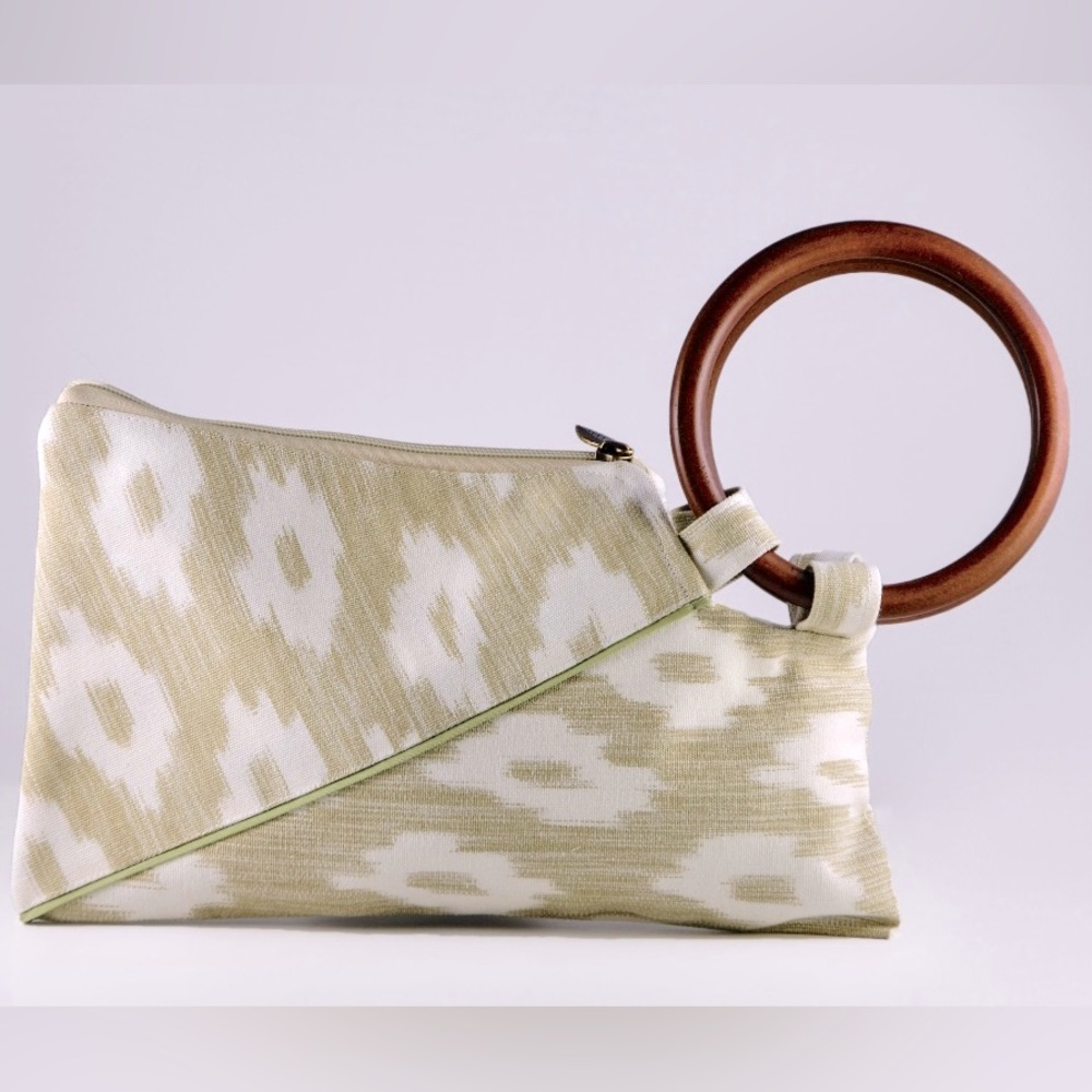 Wooden handle clutch Handmade by Marblau Designs
Beige/Taupe